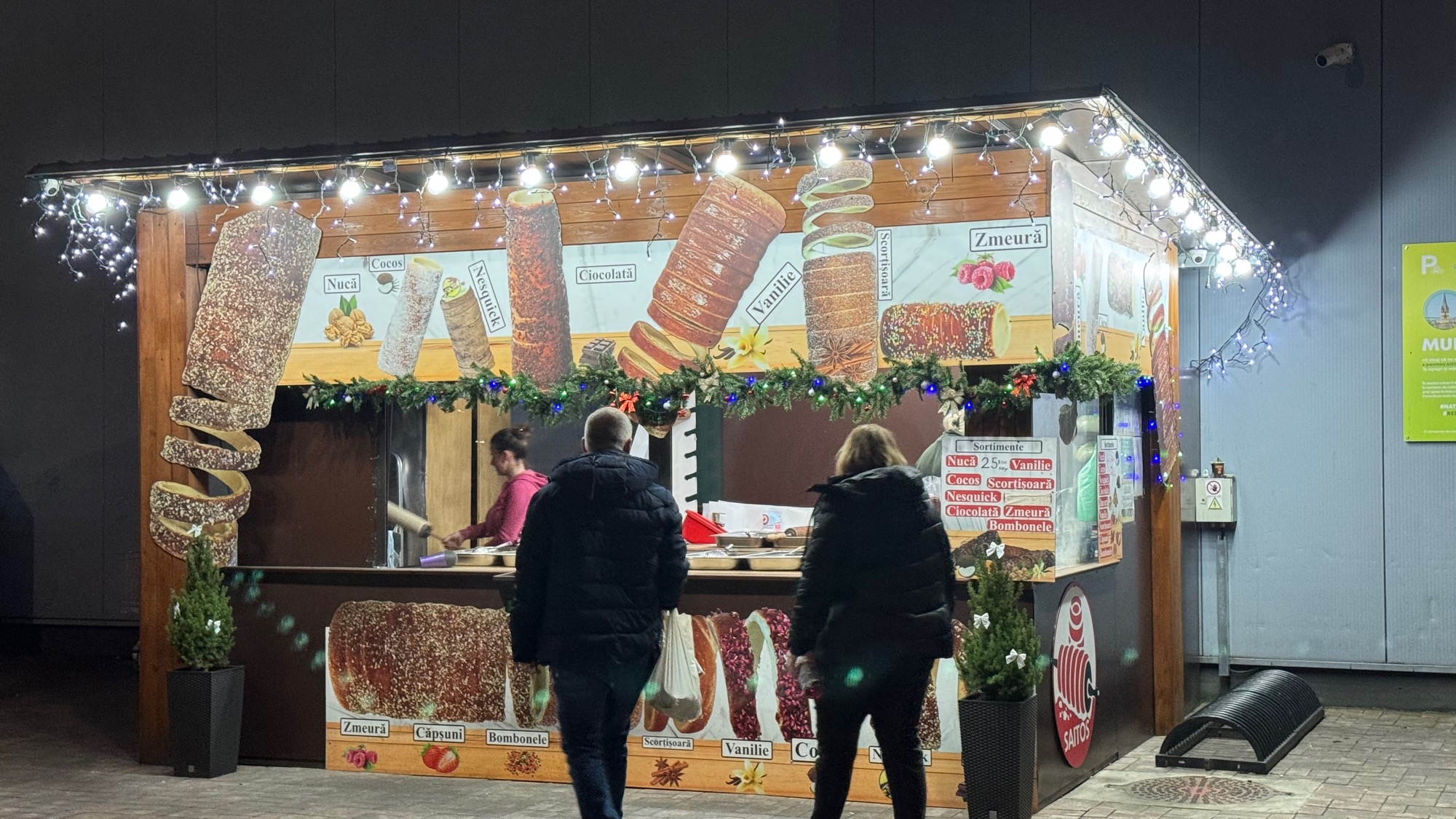 Clienți la Stand Saitos Sibiu